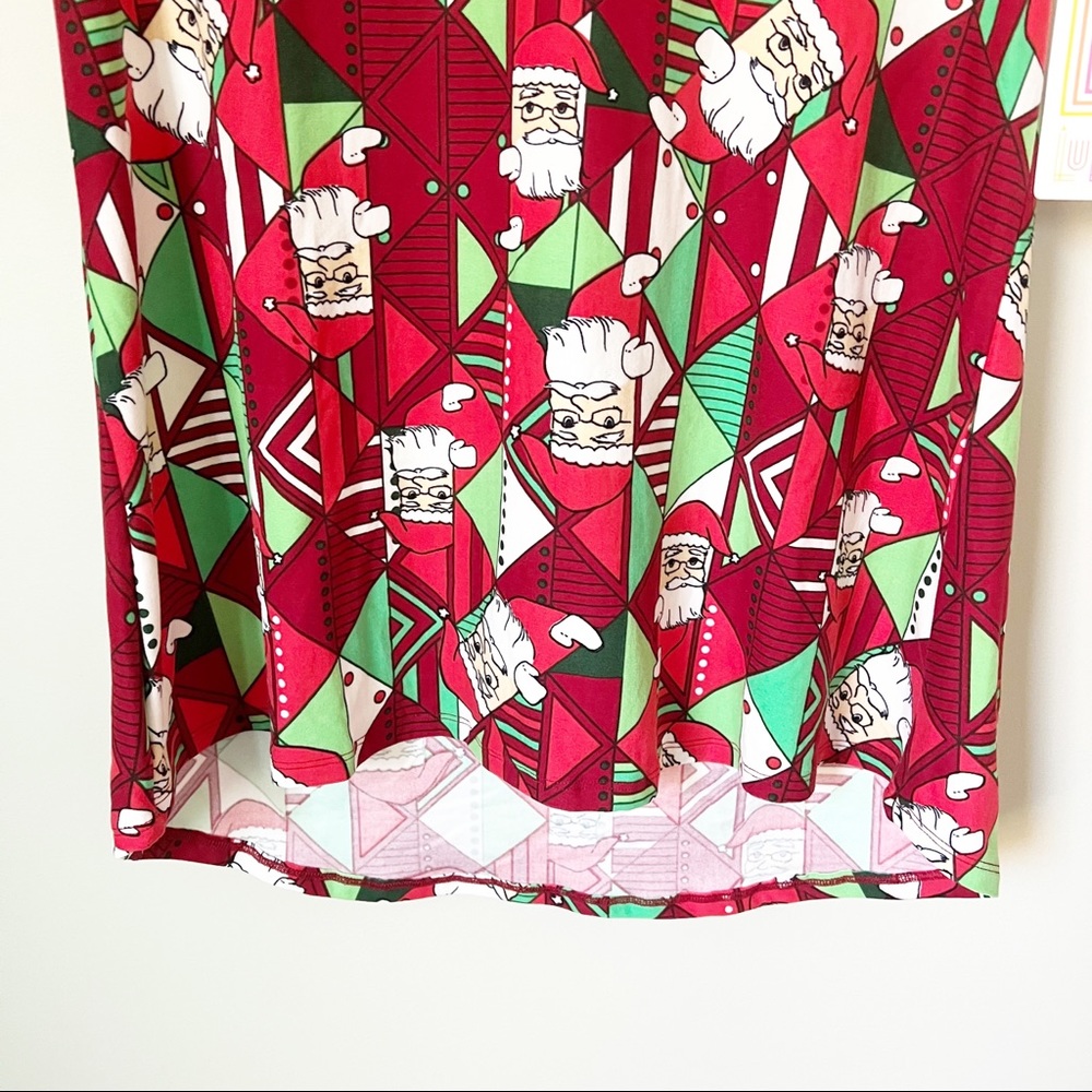 LulaRoe Geometric Diamond Santa Christmas Classic Swing T-shirt Red Green S NWT - Picture 7 of 8